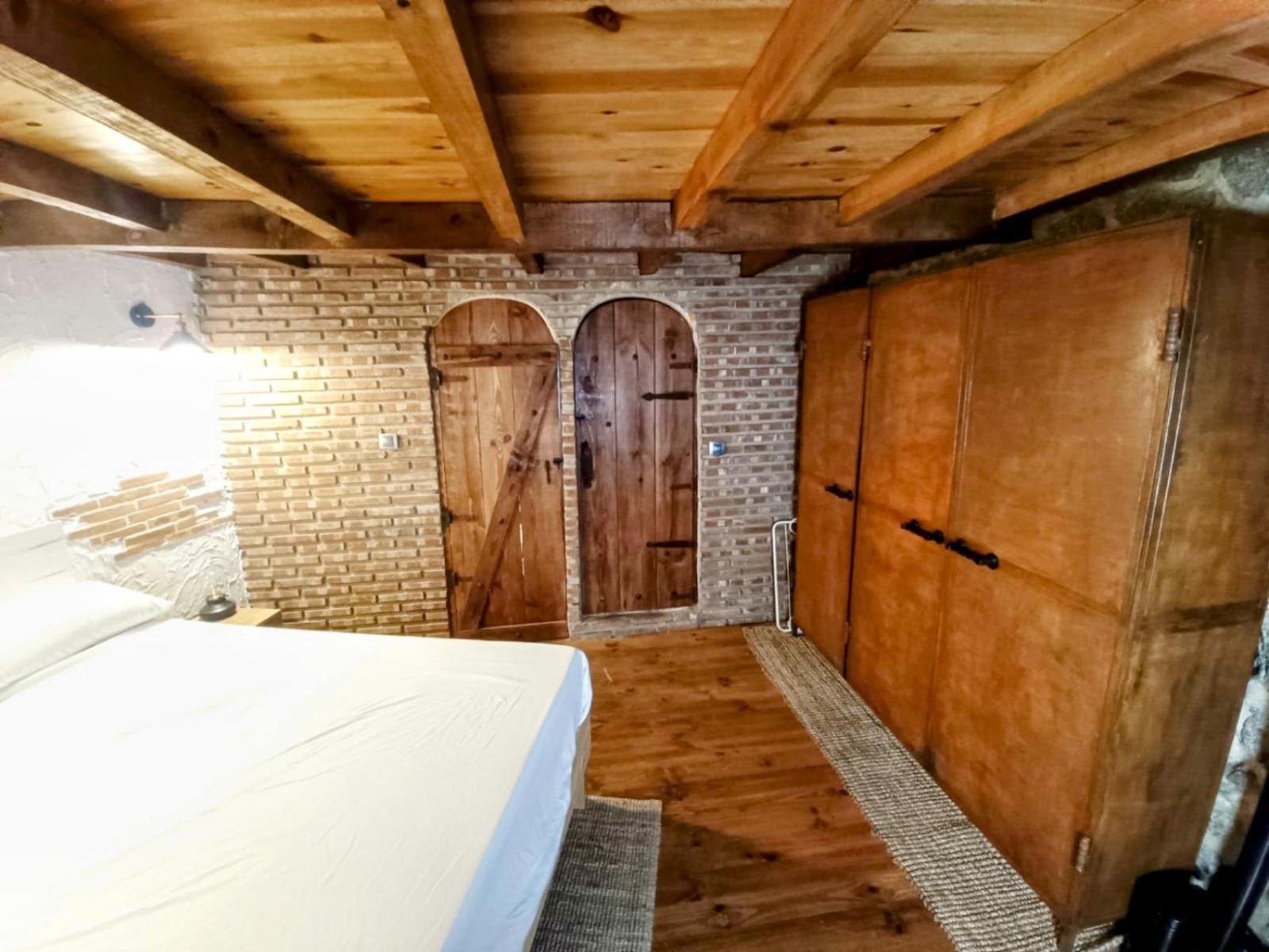 La Casita De Piedra Navaluenga